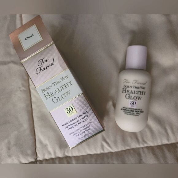 Too faced healthy glow skin tint - Picture 1 of 2